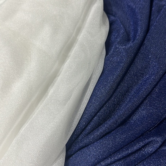 Navy blue wedding arch flowy fabric - Picture 2 of 3